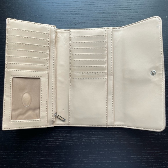 Light Pink GUESS trifold wallet - Picture 4 of 7